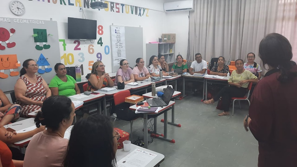 Secretaria Municipal de Educação de Macedônia em parceria com a Empresa NETBIL Educacional, realizou curso de Formação em serviço para os Professores, Coordenadores pedagógicos e diretores de escolas 
