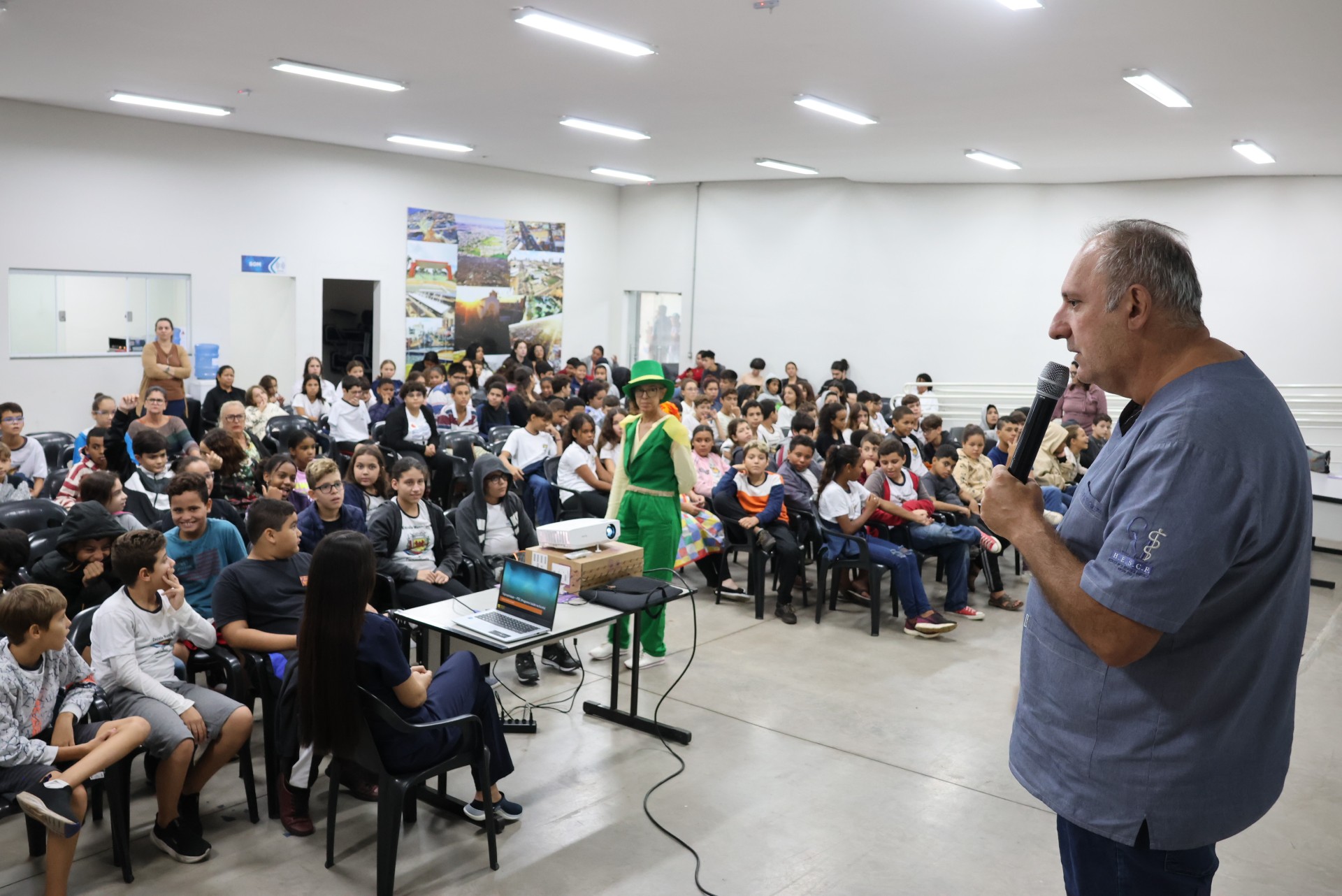 Alunos da rede municipal participam de palestra sobre hanseníase