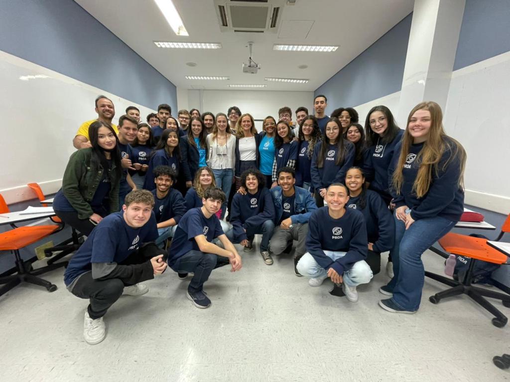 Instituto PROA prorroga inscrições de curso que oferece 15 mil vagas gratuitas para ajudar jovens a conquistar o primeiro emprego em SP