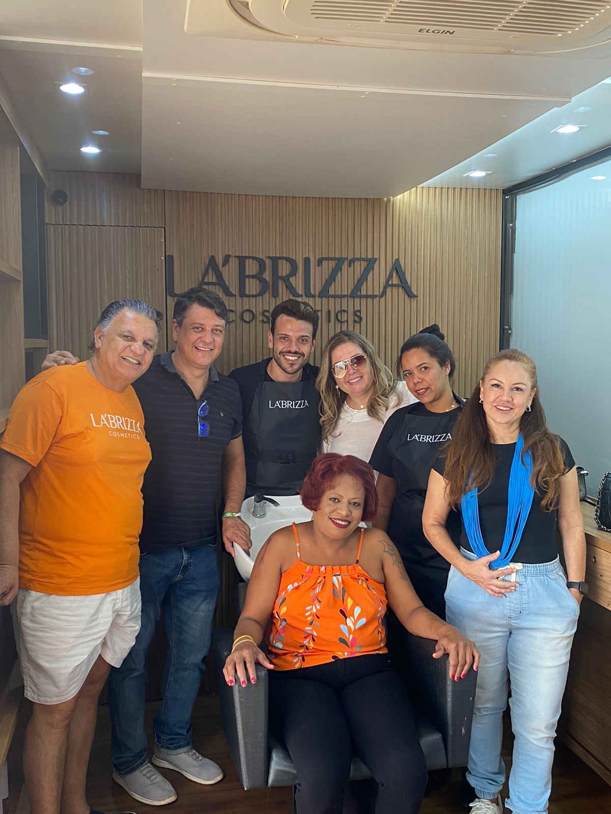 Carreta da Beleza atende gratuitamente e atrai grande público em Fernandópolis