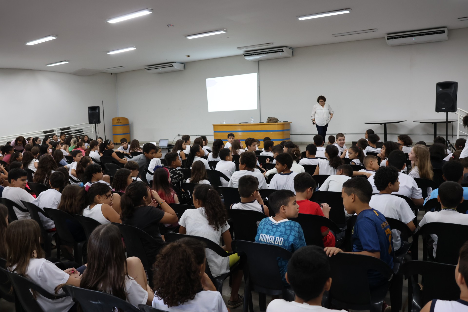 ‘Prejuízo psicológico por uso excessivo das telas’ é tema abordado com alunos da rede municipal