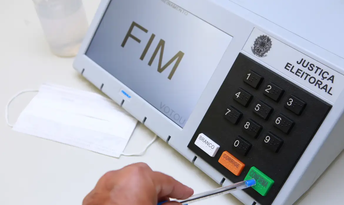 TSE recebe, em média, uma denúncia de propaganda irregular por minuto