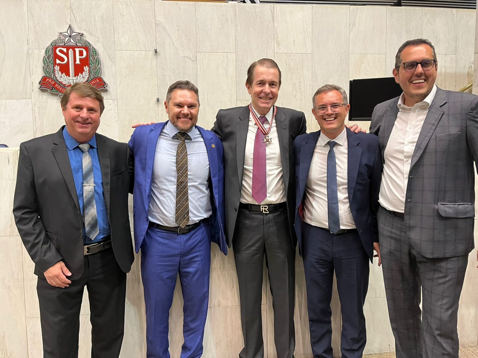 Prefeito eleito de Fernandópolis e vereador Daniel Arroio participam de homenagem na Alesp