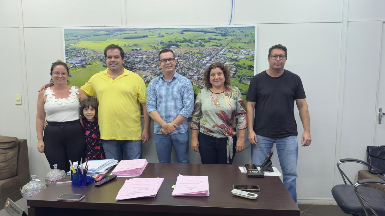 Prefeito de Macedônia Recebe Gestores de Cardoso para Troca de Experiências