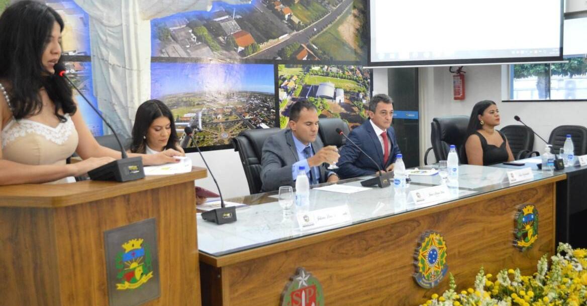 Câmara de Meridiano dá posse a vereadores, prefeito e vice
