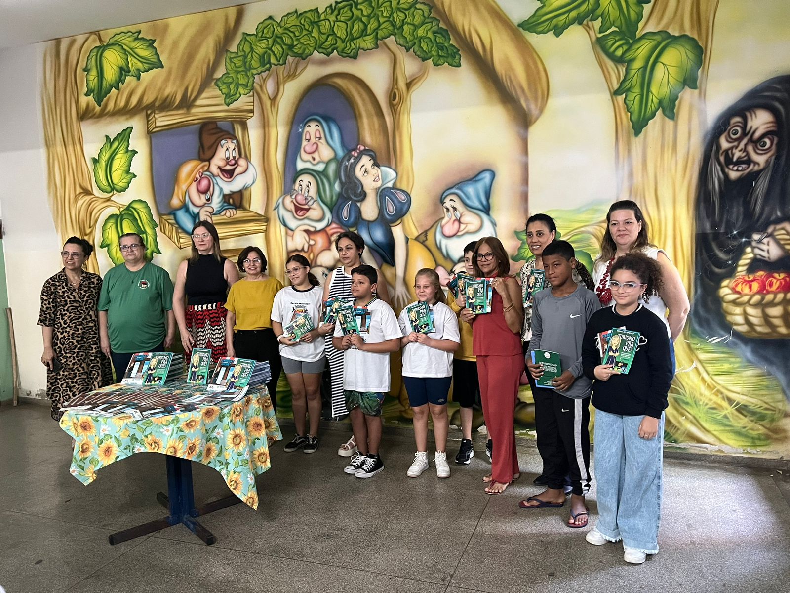 Secretaria da Cultura e Turismo distribui gibis para alunos da rede municipal