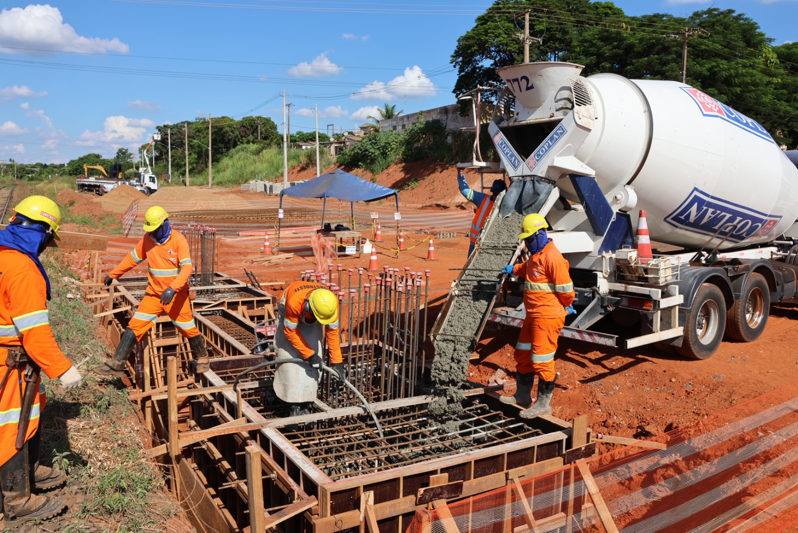 Empresa Rumo inicia construção dos viadutos sobre a linha férrea