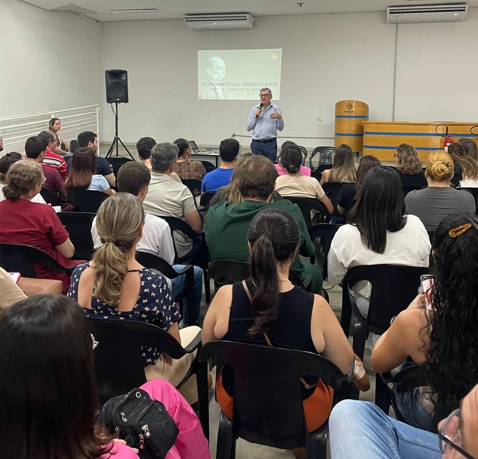 Profissionais de odontologia se unem em capacitação no combate ao câncer de boca