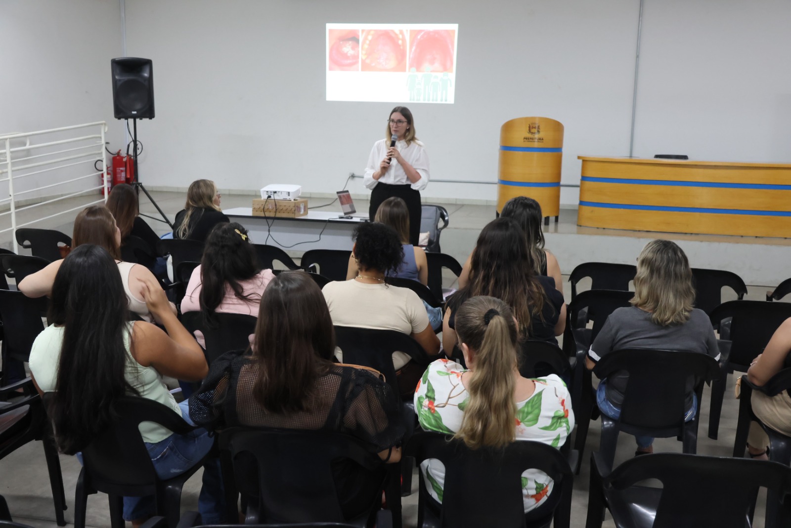 Prefeitura promove capacitação em Saúde Bucal para melhor atender à população