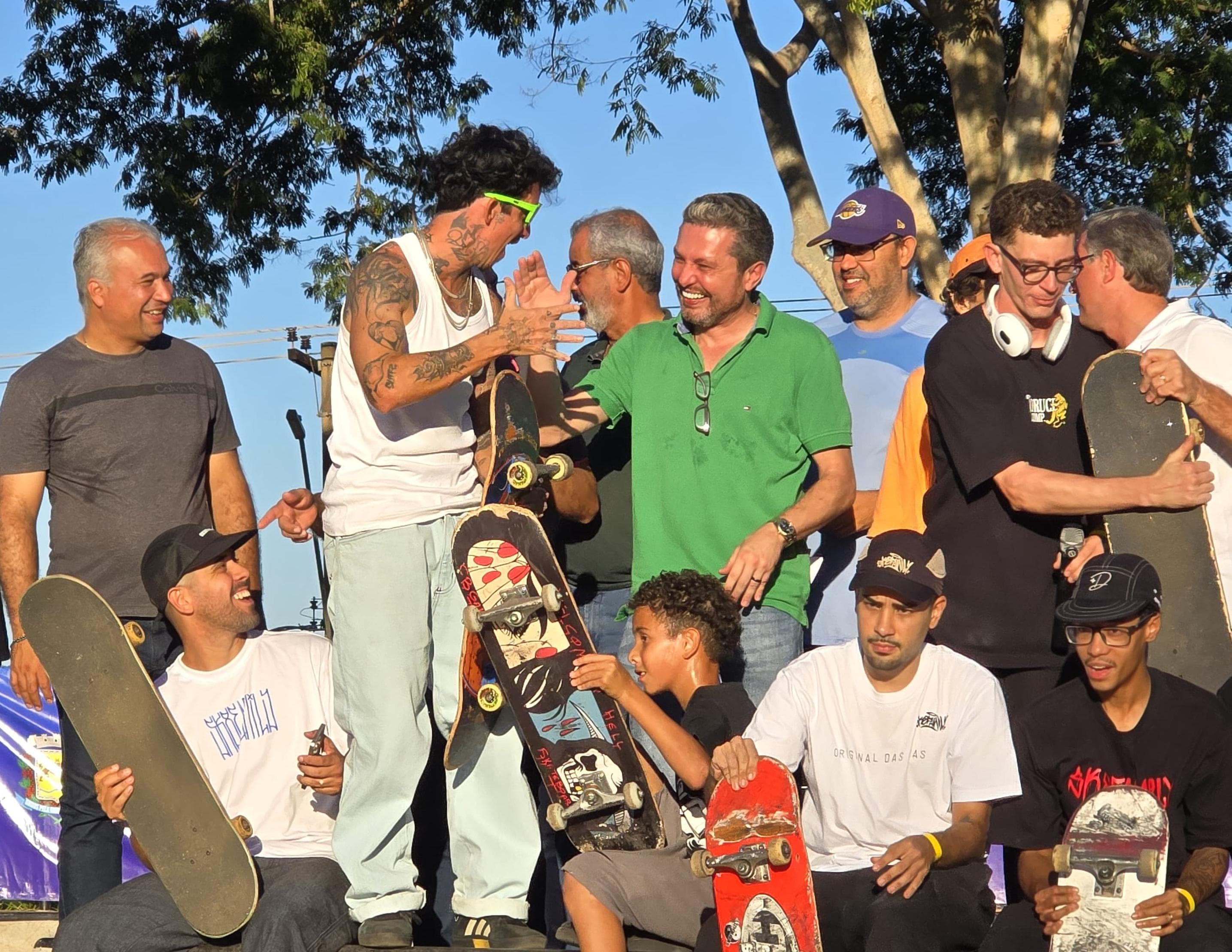 Skate Park de Fernandópolis é inaugurado com recursos de Fausto Pinato; cidade também recebe ambulância e fóssil raro