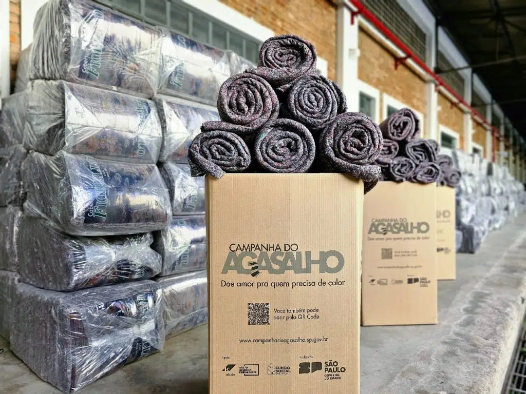 Governo de SP reforça Campanha do Agasalho 2025 com pontos de arrecadação no Poupatempo