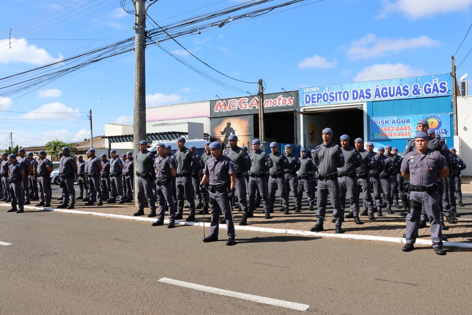 Formatura de soldados marca cerimônia solene da Polícia Militar