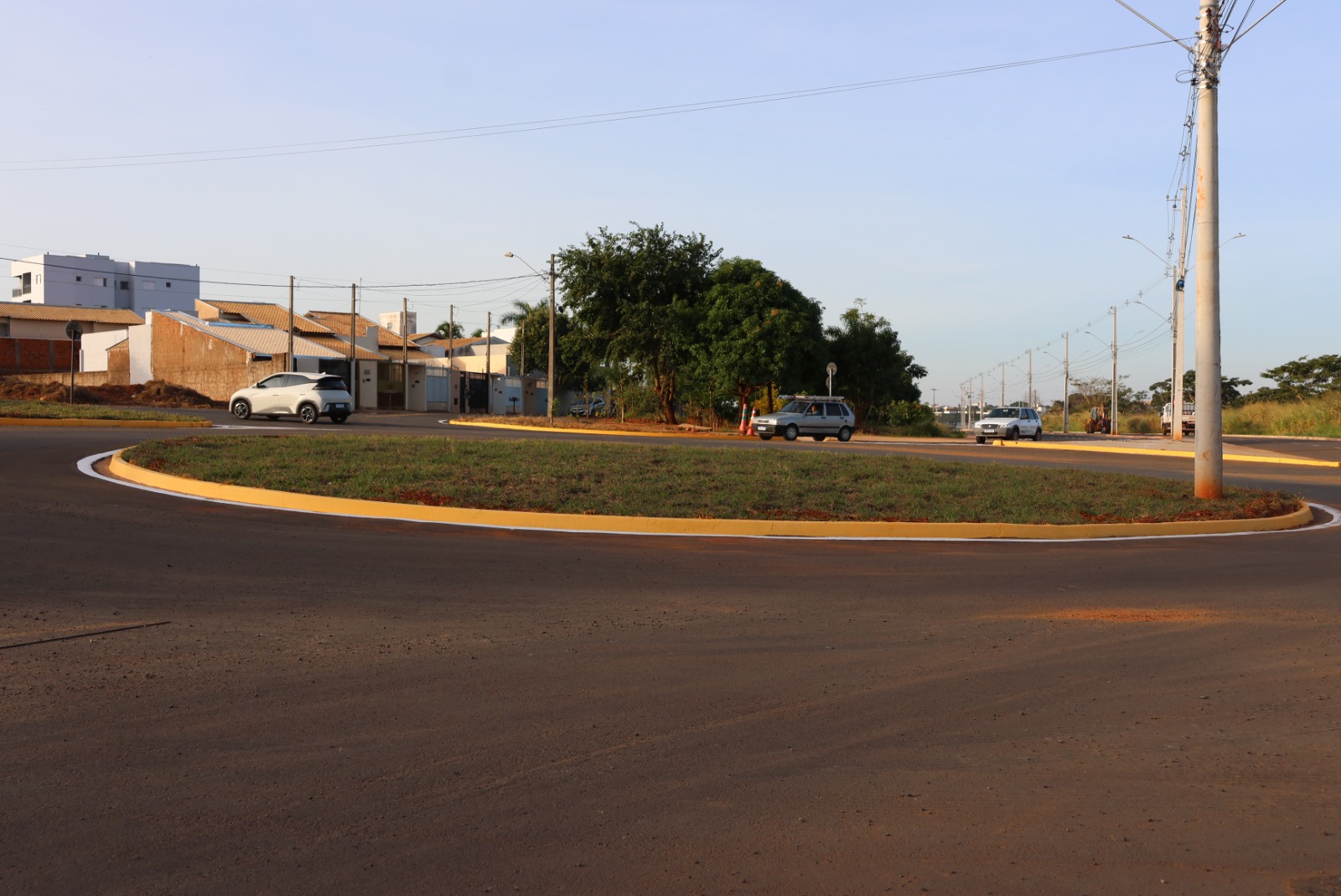 Prefeitura libera trânsito da Carlos Gandolfi entre as rotatórias da Av. dos Arnaldos e Parque Universitário