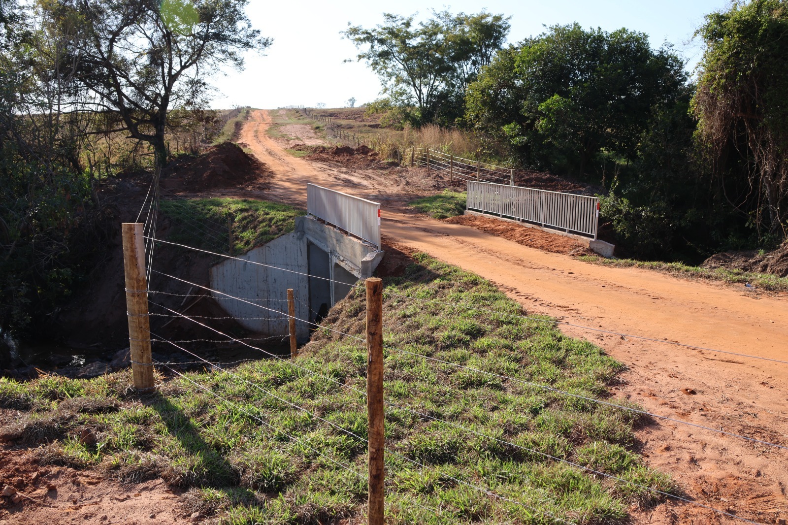 Prefeitura conclui ponte do Córrego do Engenho