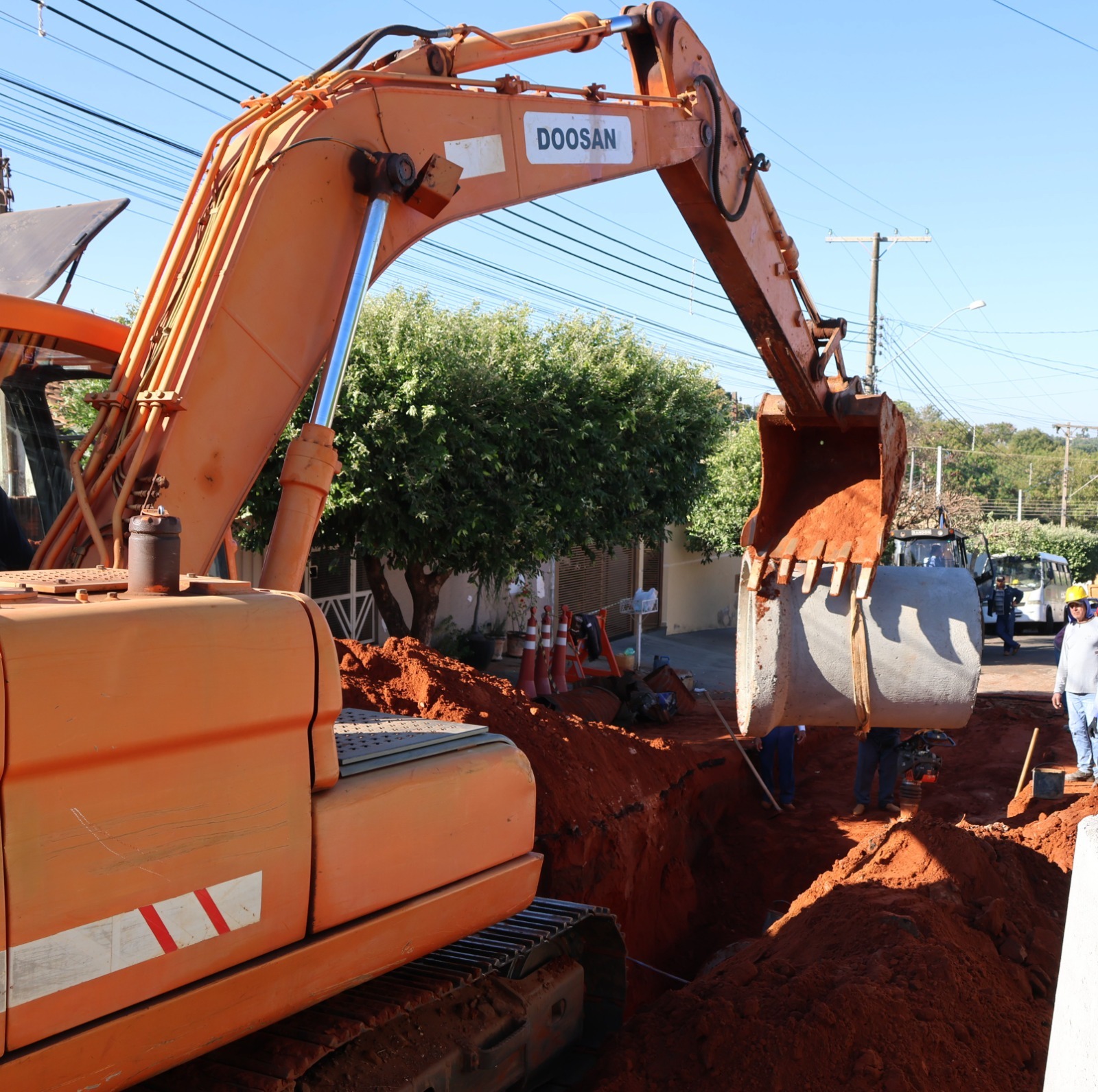 Secretaria de Obras troca tubulações na Cohab Antônio Brandini
