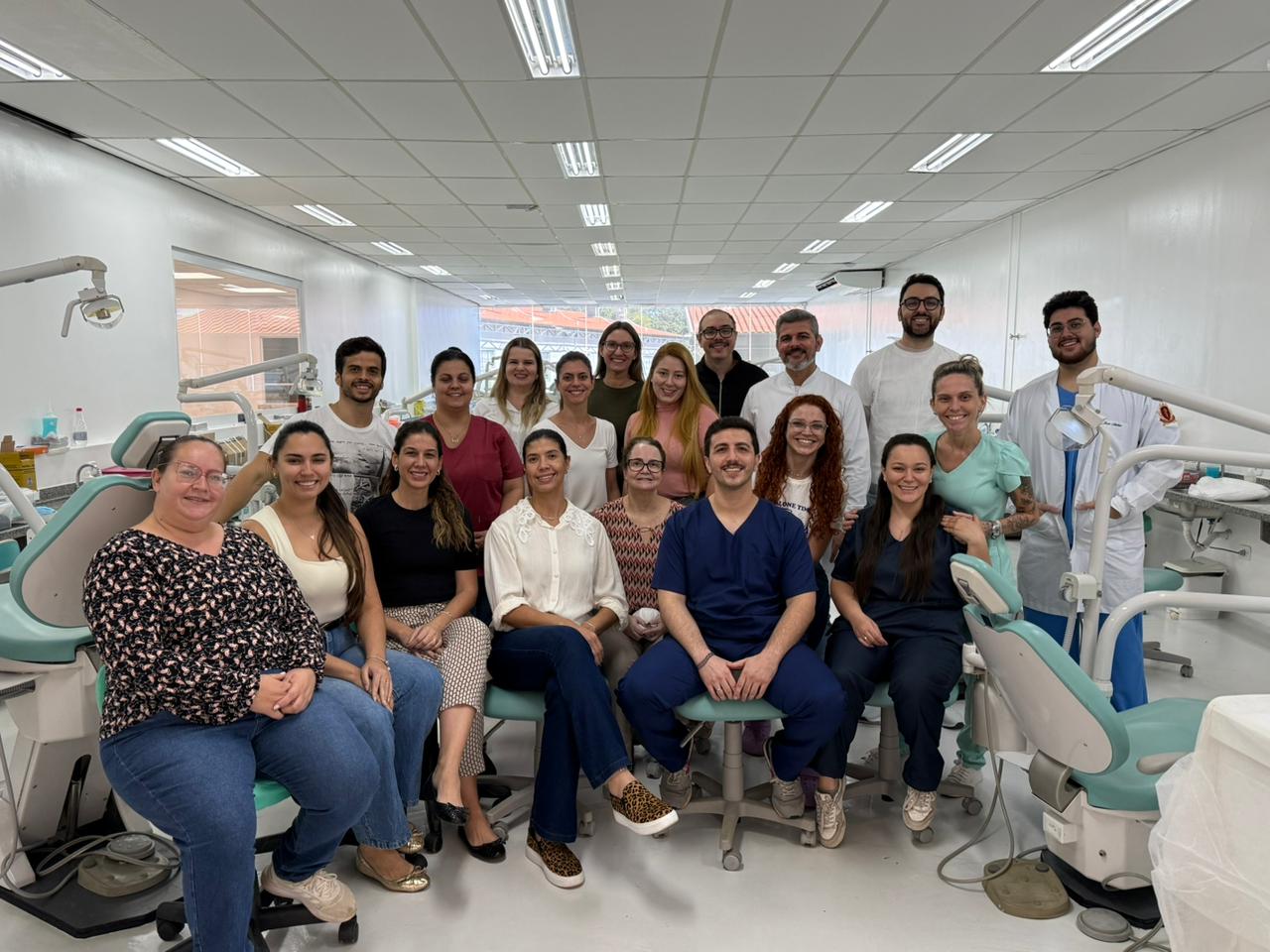 Dentistas da rede municipal recebem capacitação em cirurgia odontológica