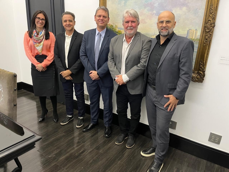 Prefeito Jorge Seba é convidado por Tarcísio de Freitas no Palácio dos Bandeirantes para tratar do programa Universaliza SP