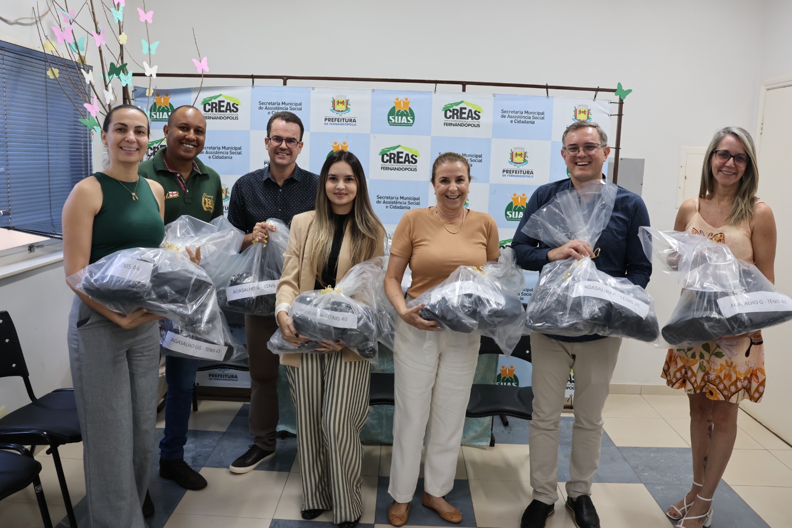 CREAS e Assistência Social distribuem kits de inverno para pessoas em situação de vulnerabilidade