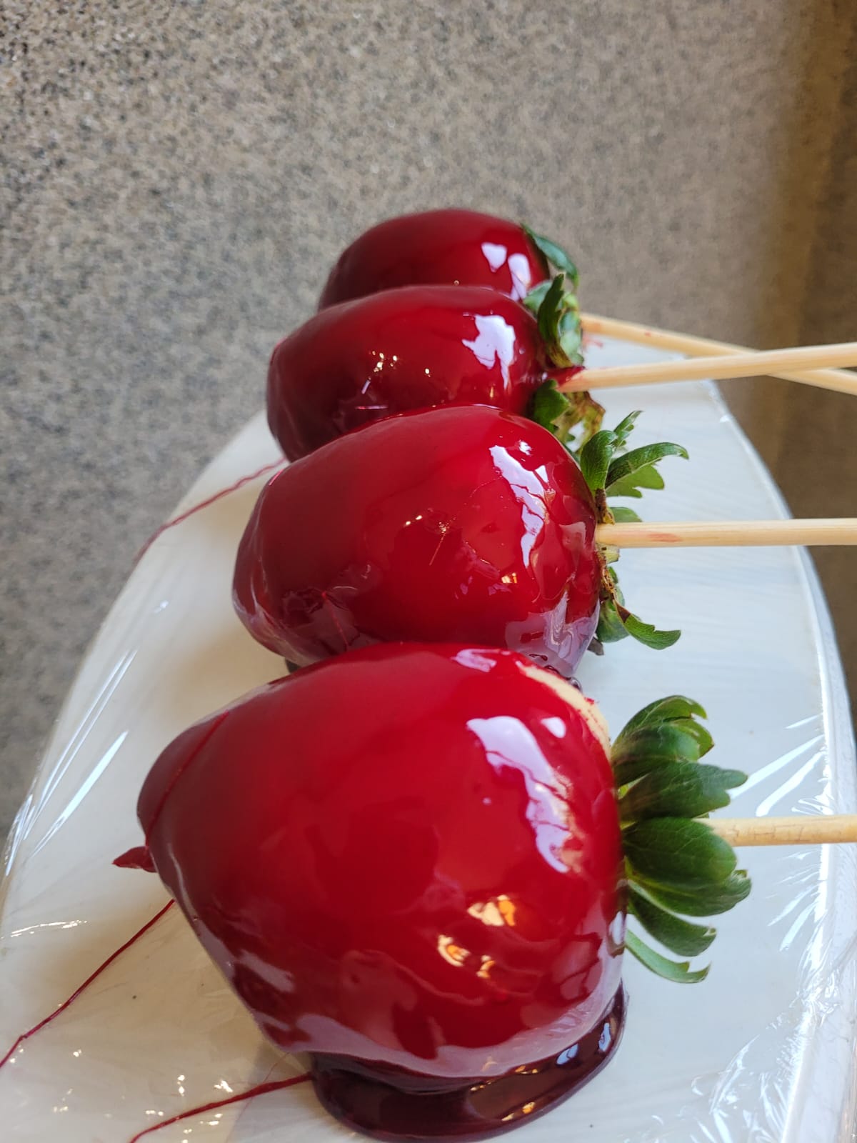 Especialista do Sebrae-SP dá dicas de como usar 'febre' do morango do amor para aumentar faturamento