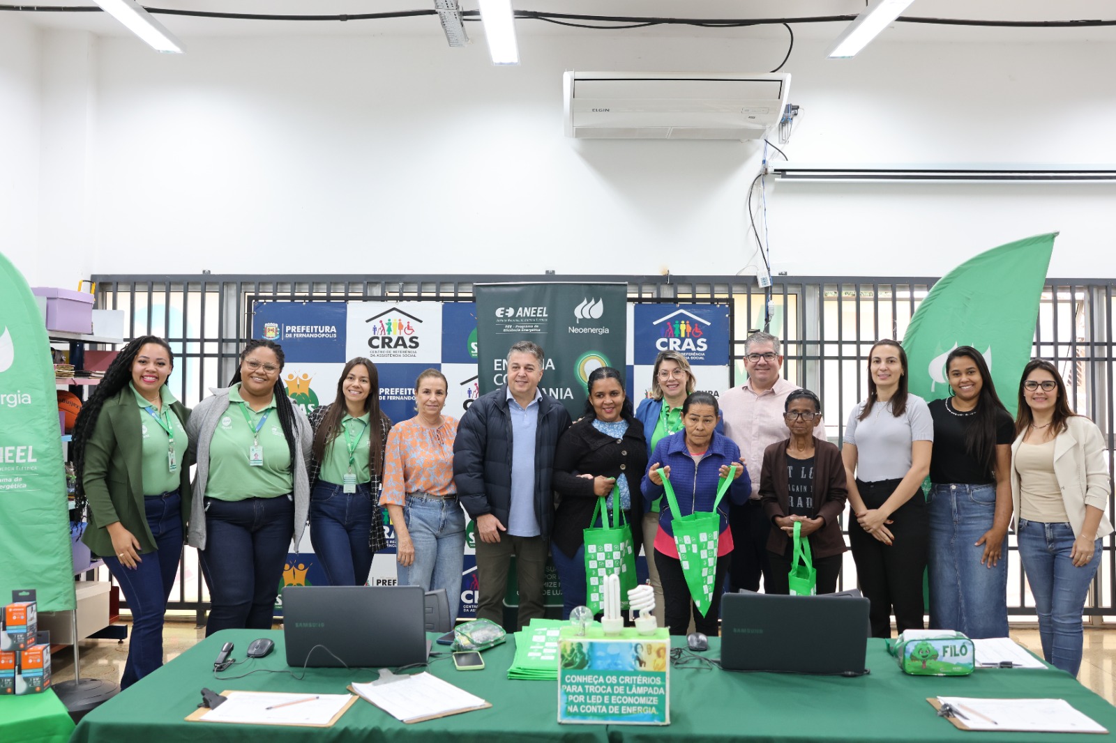Vice-prefeito Marcos Mazeti participa de ação do programa Energia com Cidadania no CRAS III