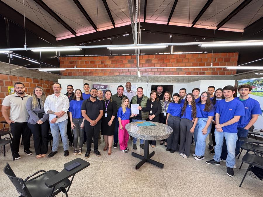 Prefeito Luis Henrique assina Decreto “Agenda Jovem” no Dia Internacional da Juventude