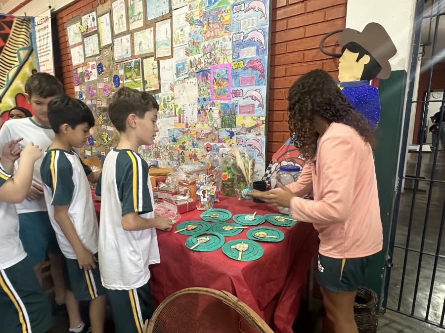 E.M. João Arnaldo Avelhaneda celebra a riqueza do Folclore Brasileiro em exposição cultural