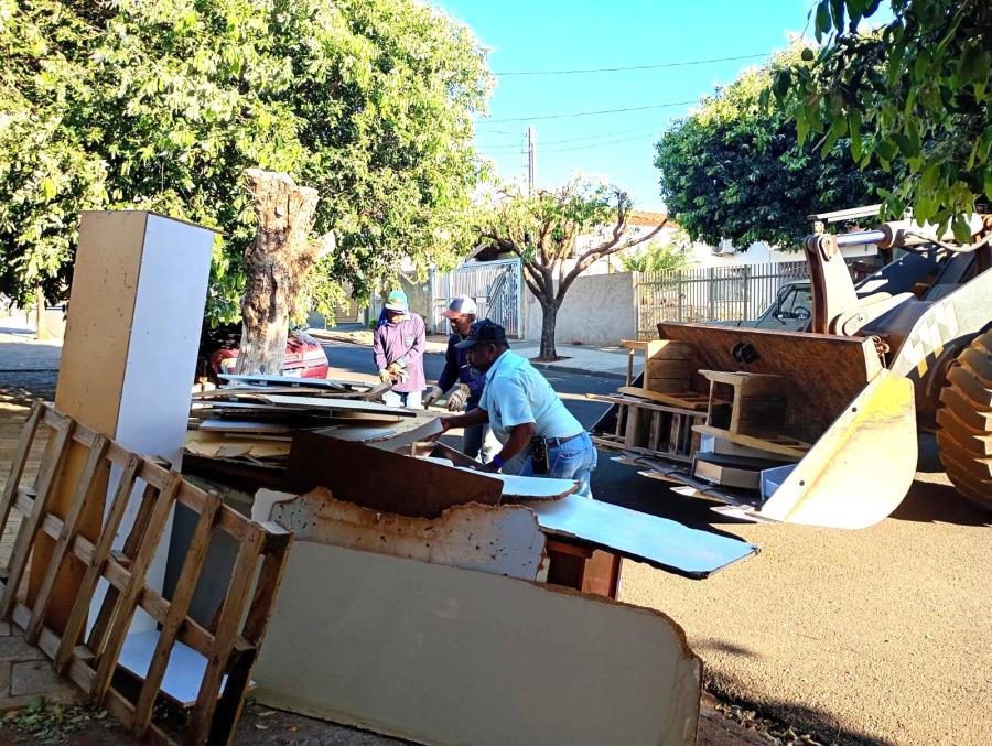 Primeira semana do “Jales Mais Limpa” recolhe mais de 200 toneladas de materiais inservíveis