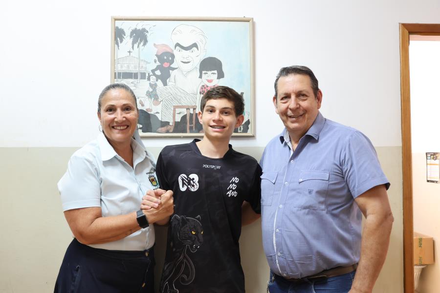 Aluno da Melvin Jones ganha medalha de prata em Olimpíada de Ciências