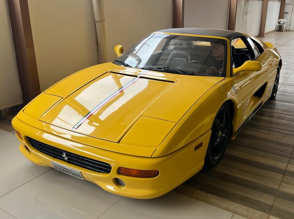 Exposição de Carros Antigos traz Ferrari e Lamborghini ao Museu de Paleontologia