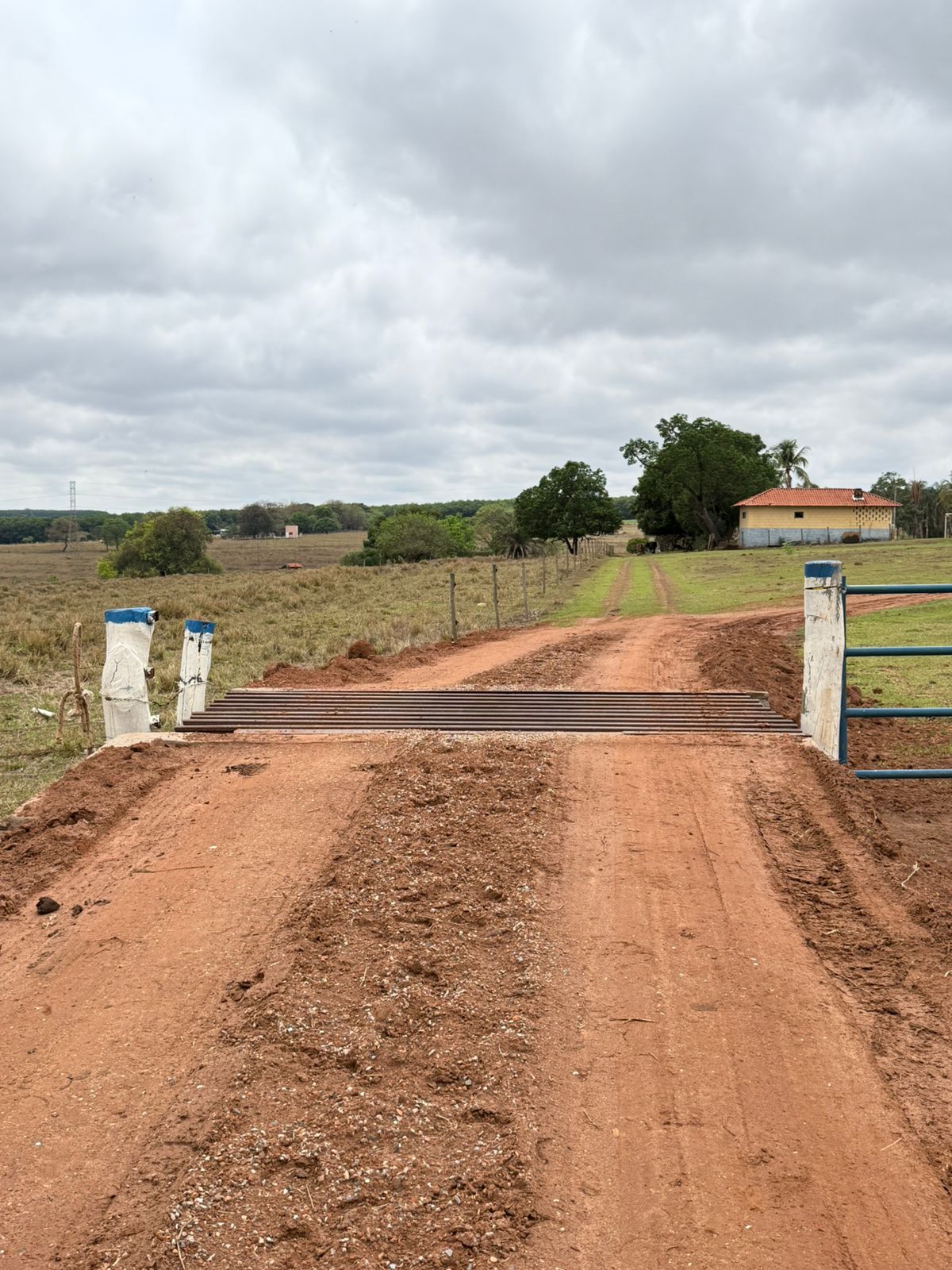 Secretaria de Agricultura realiza melhorias em estrada rural das Caetanas