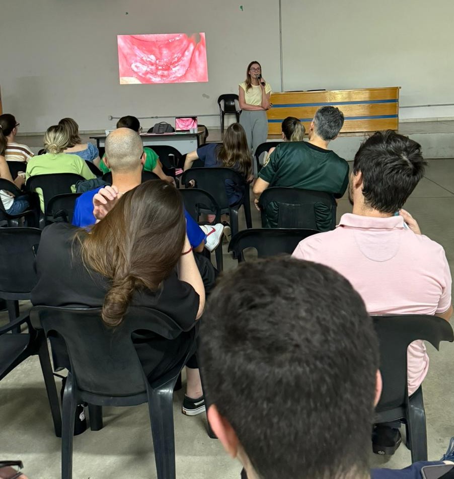 Profissionais da rede municipal participam de capacitação sobre câncer de boca