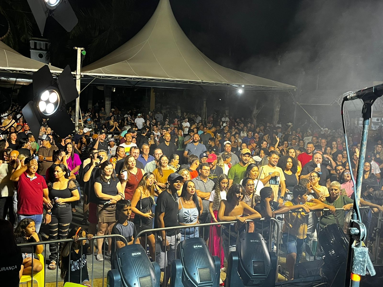 Macedônia comemorou seus 79 anos com grande festa e shows de Neto & Júnior e Mariana Fagundes