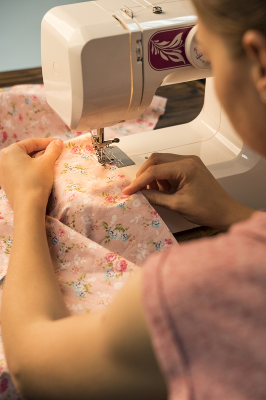 Parceria entre a Prefeitura e o Senac oferece curso gratuito de Costurinhas: Ajustes