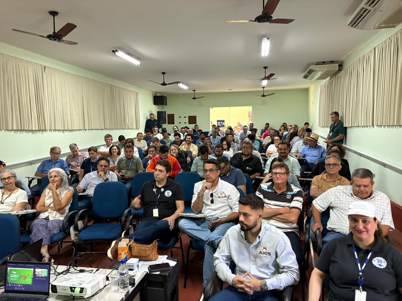 Encontro sobre seringueira em Votuporanga reúne participantes de 41 cidades e aposta em inovação