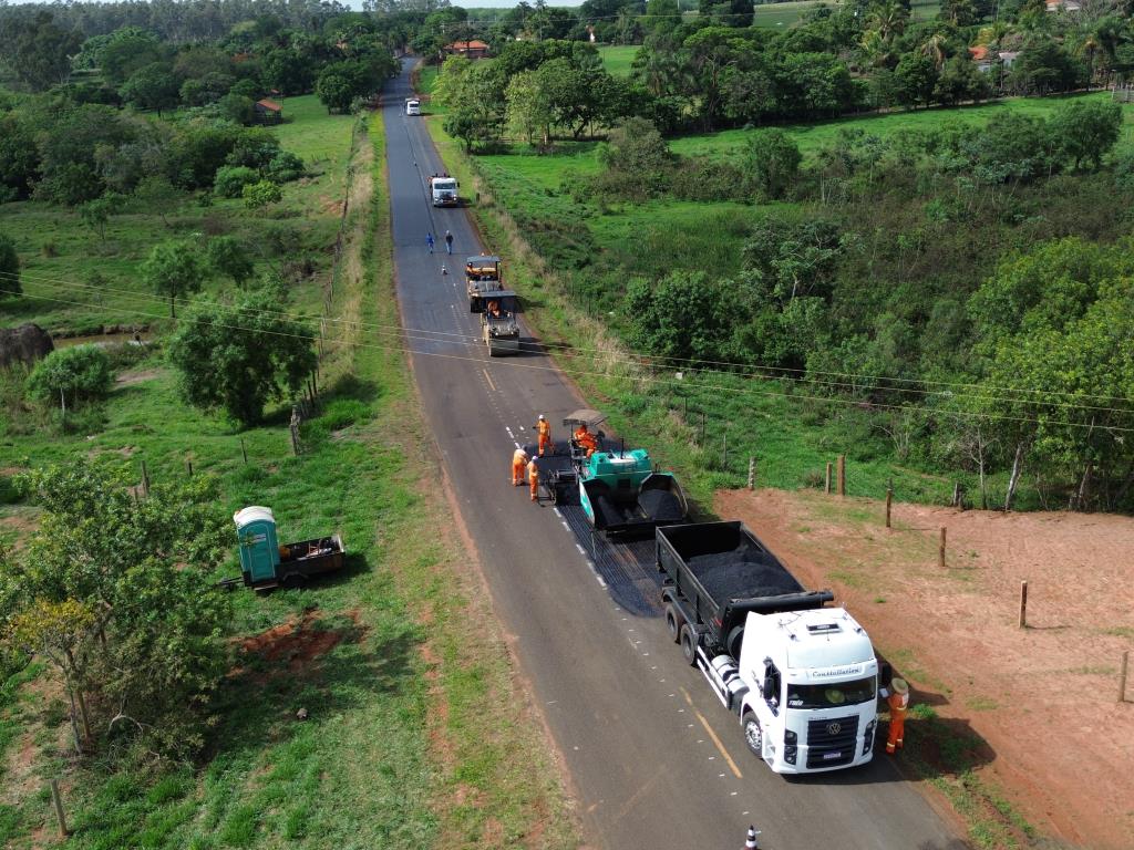 Programa histórico de recuperação asfáltica avança com obras de recape na Estrada do Café. Estrada da Uva também será contemplada