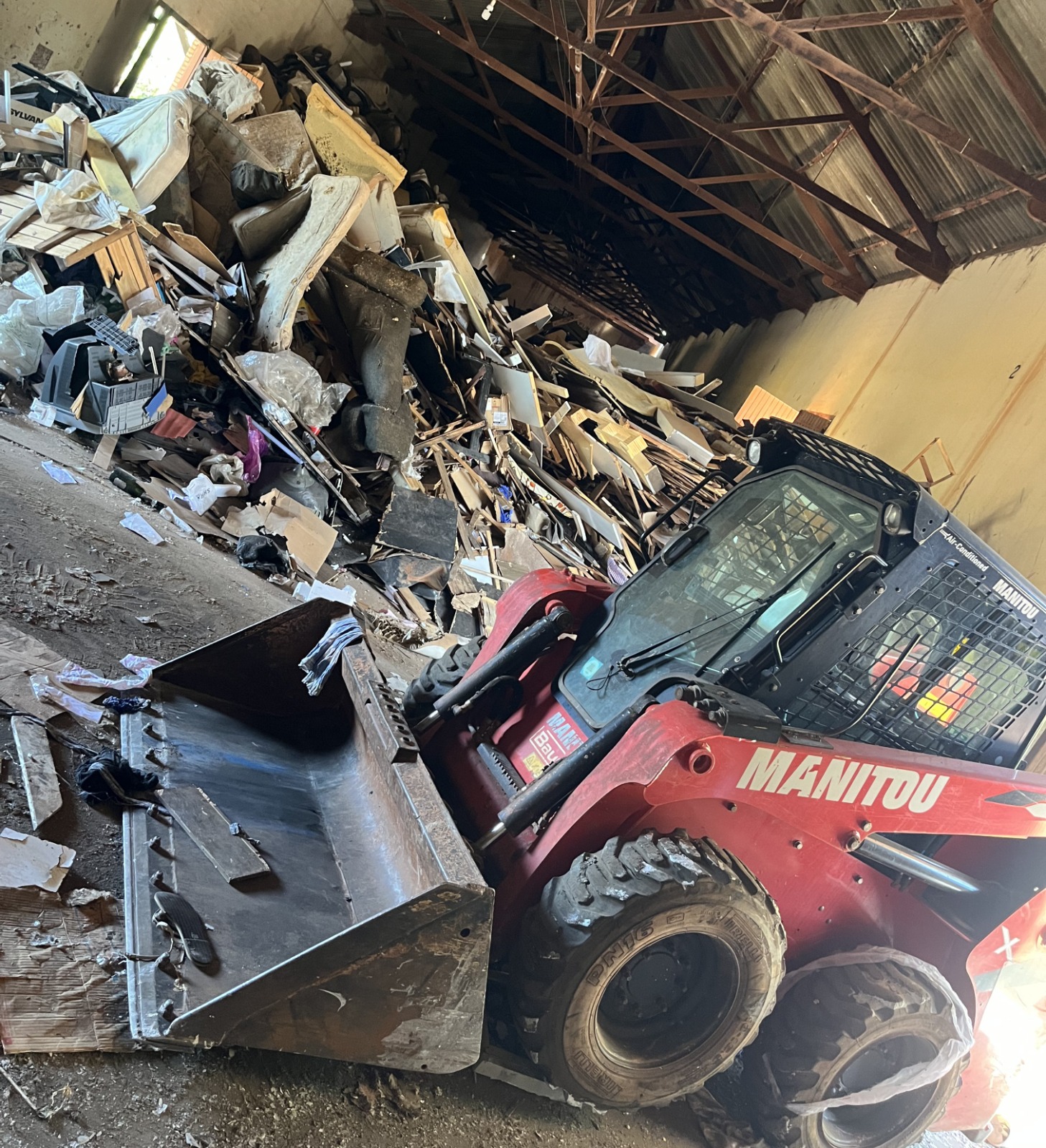 Depósito do PEV está sendo esvaziado e espaço passará por higienização