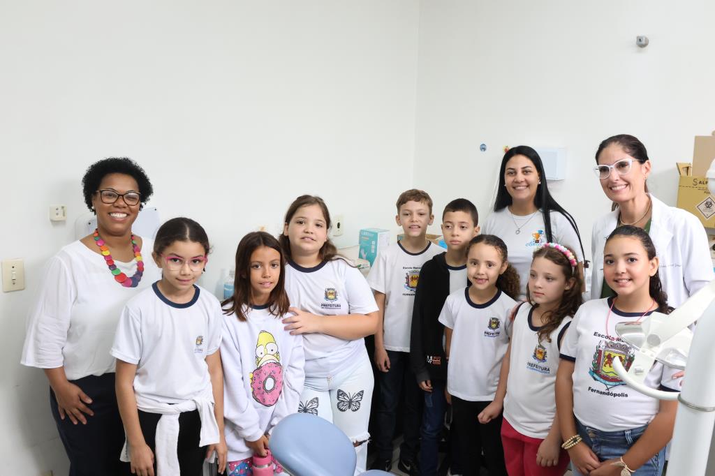 Alunos do Coronel visitam UBS em ação do Programa Saúde na Escola