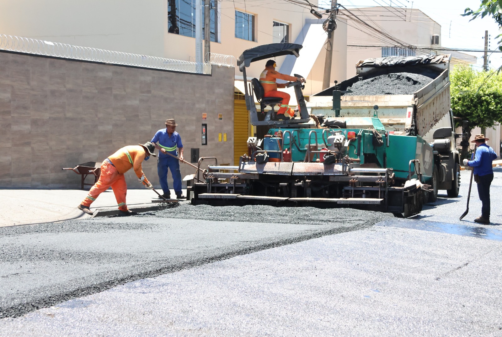 Fernandópolis inicia recapeamento de 82 quarteirões