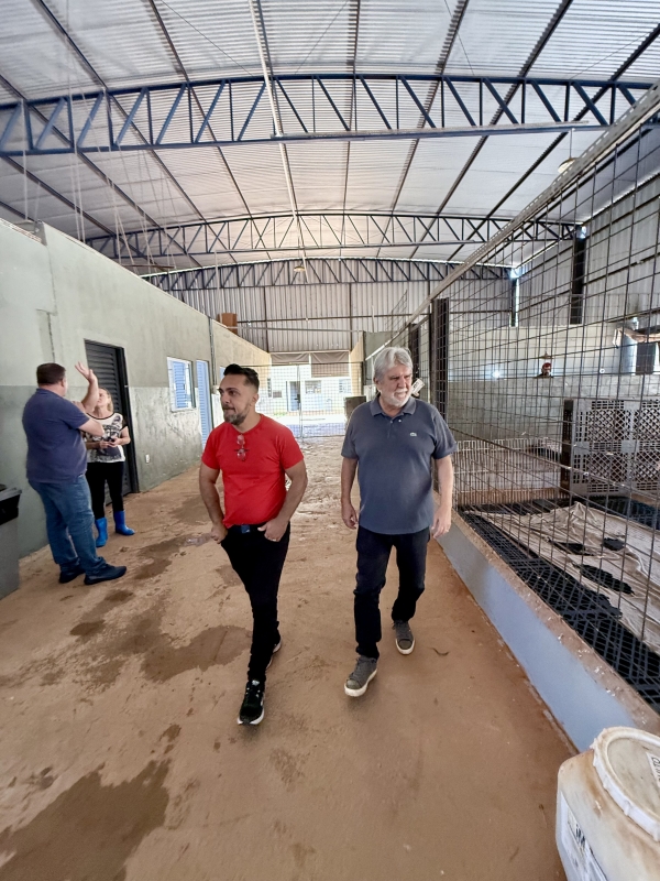 Prefeito visita Abrigo Municipal e apresenta melhorias para a causa animal