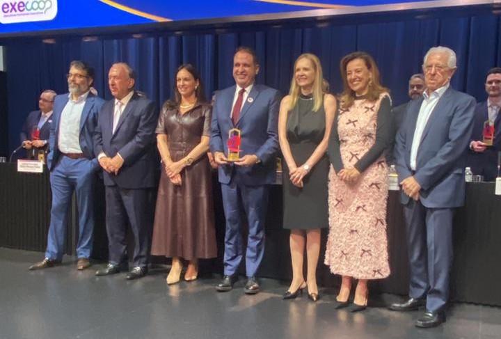 Prefeitura de Jales recebe Troféu Efetividade Pública entregue pela UVESP em cerimônia na Assembleia Legislativa