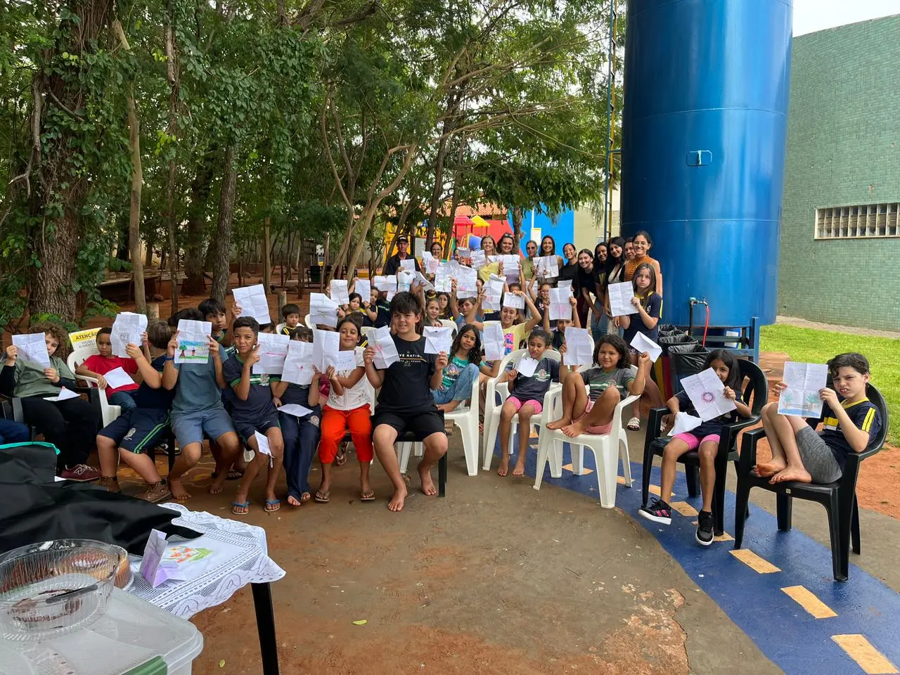 Projeto “Amizades que Viajam em Cartas” une estudantes em encontro no Aquário Municipal