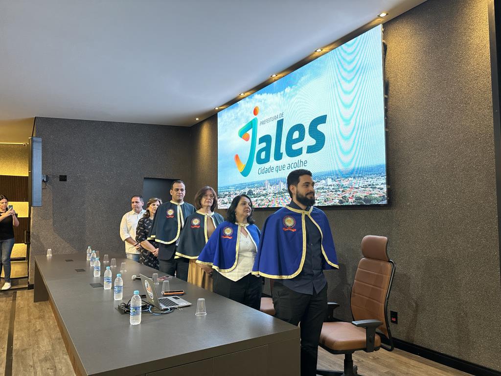 Jales homenageia estudantes destaque na OBA e OBMEP mirim em solenidade “Mentes que Brilham 2025”
