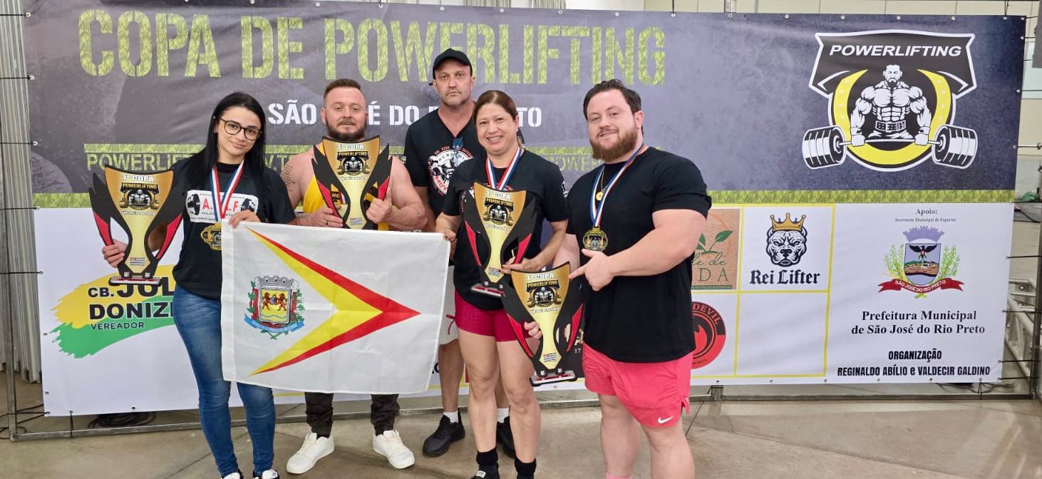 Atletas de Fernandópolis são campeões na Malha, Powerlifting e Futebol
