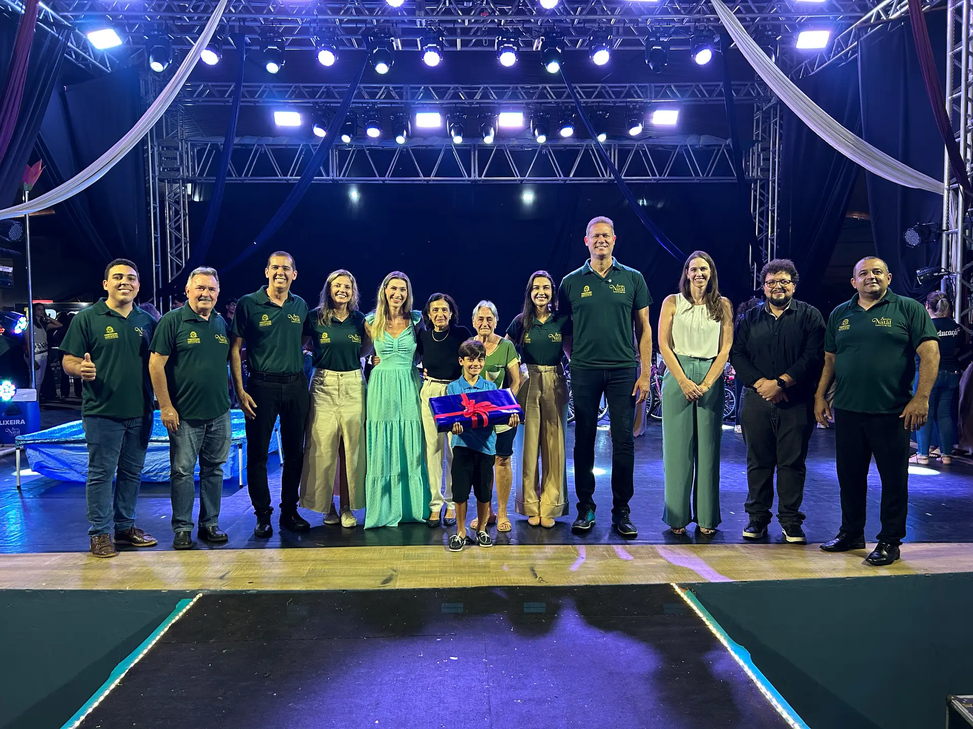 Santa Fé do Sul bate recorde ambiental e transforma mais de 205 mil garrafas PET em símbolo de educação, sustentabilidade e do 20º Sonho de Natal