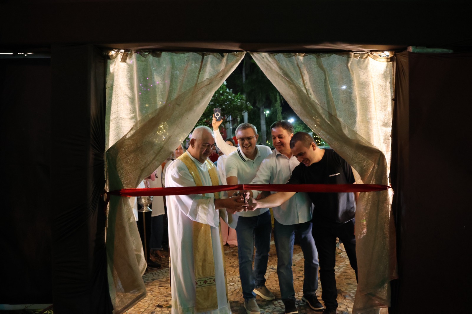 Fernatal tem inauguração do Presépio Vivo e noite de shows da Rádio Educadora