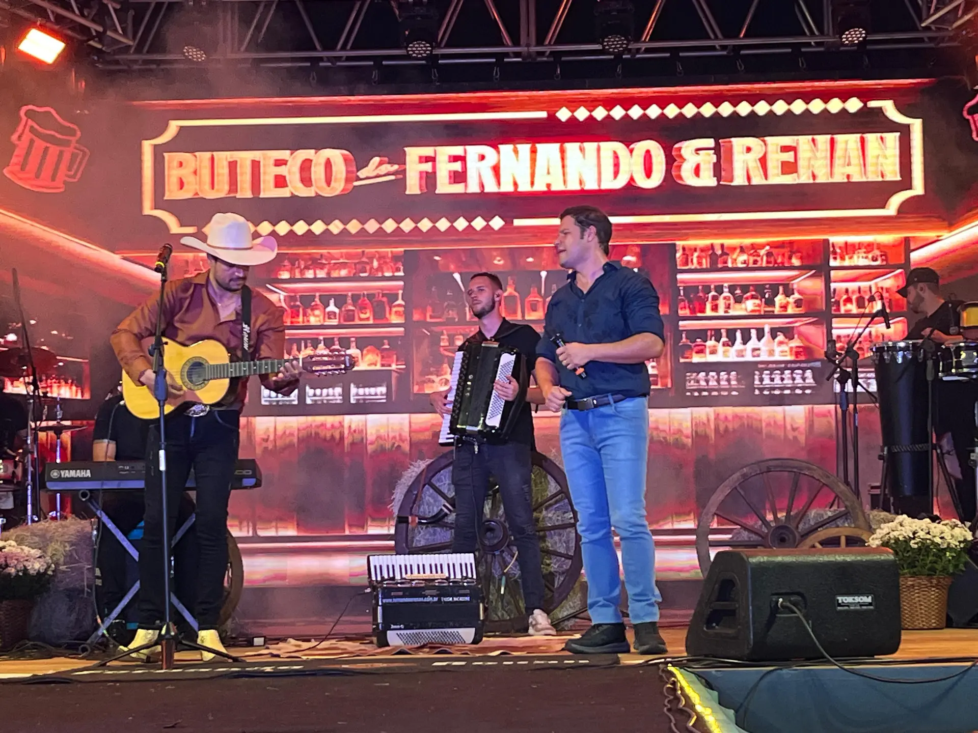 Sonho de Natal 2025 valoriza talentos locais e emociona público com show da dupla Fernando & Renan