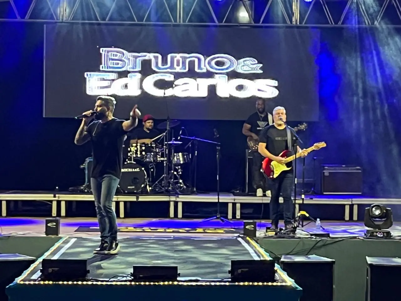 Sonho de Natal 2025 prosseguiu na sexta (2) com show animado de Bruno & Ed Carlos no Palco Hebe Camargo