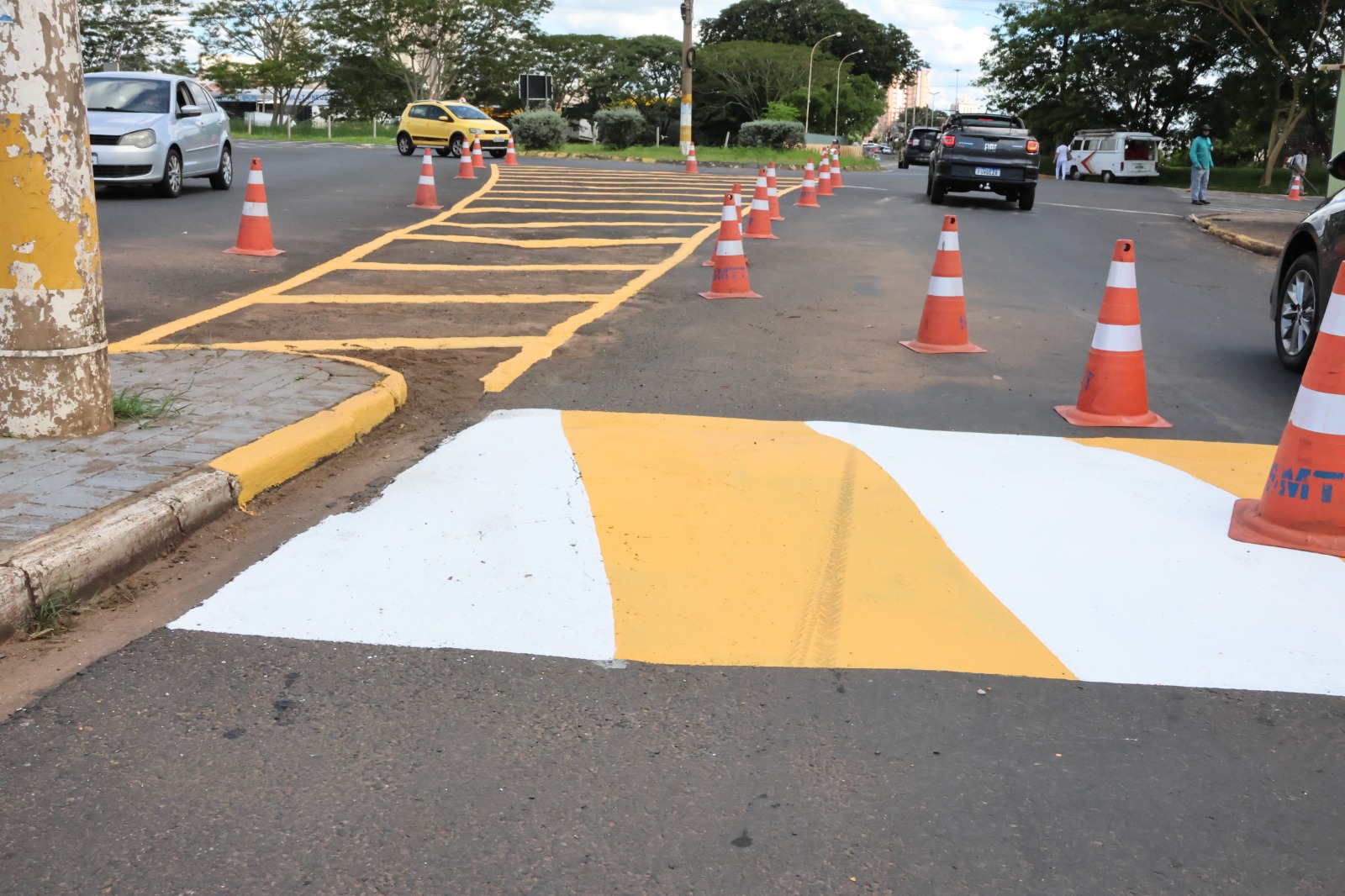 Prefeitura recupera sinalização da Duque de Caxias