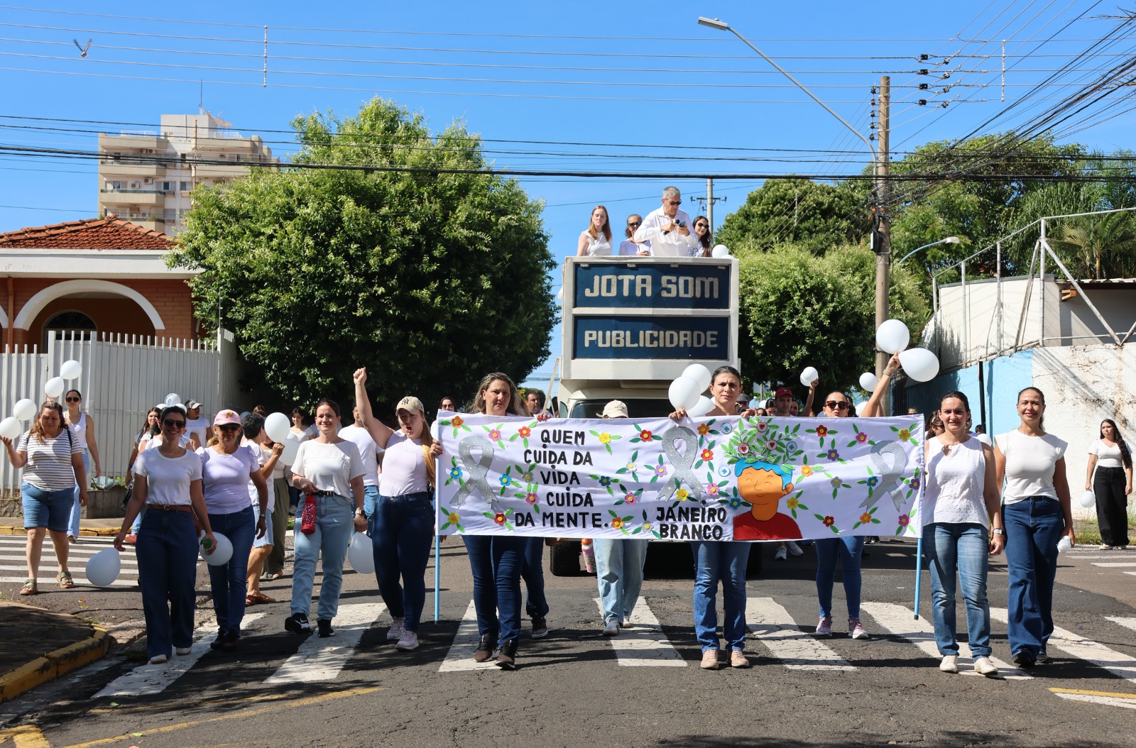 Caminhada pelo Janeiro Branco reúne 300 pessoas no centro de Fernandópolis