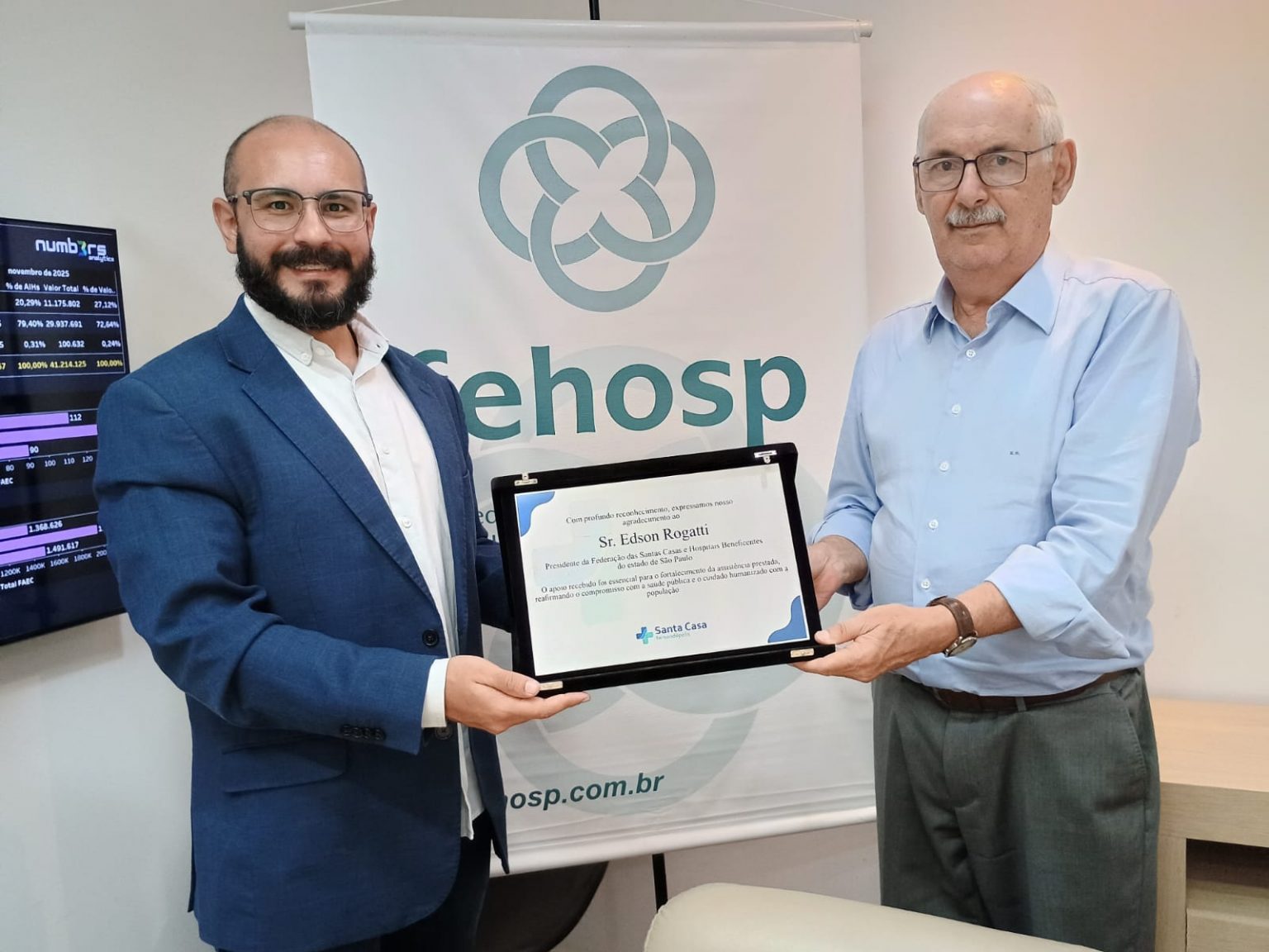 Santa Casa de Fernandópolis homenageia presidente da Fehosp pelo apoio institucional